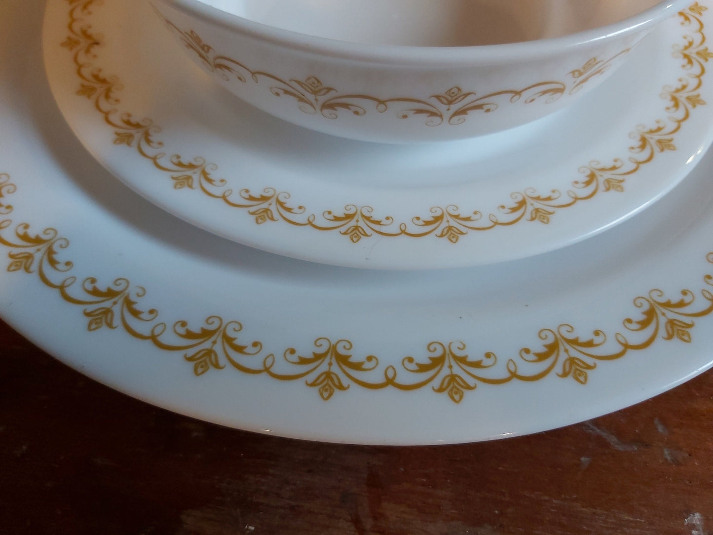 Vintage Arcopal gold Fleur de Lys sets : Dinner plate + dessert plate + bowl