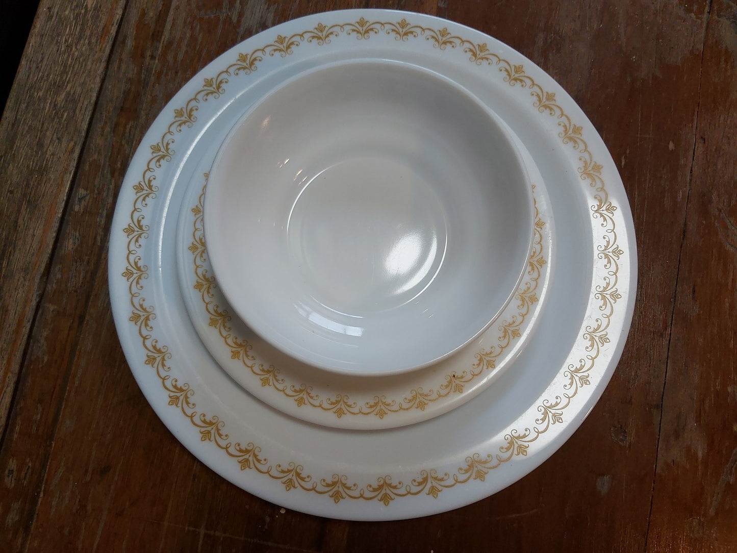 Vintage Arcopal gold Fleur de Lys sets : Dinner plate + dessert plate + bowl