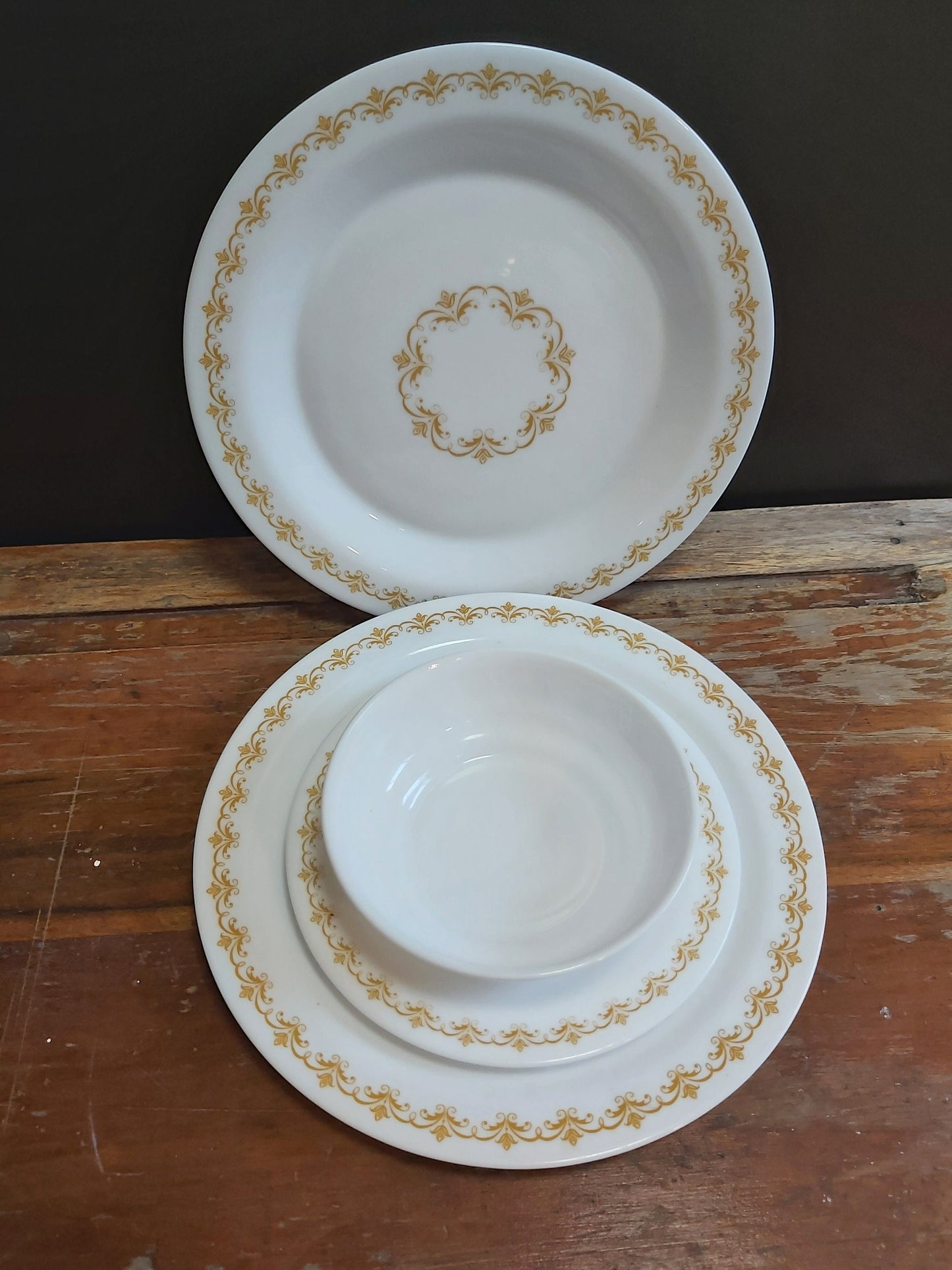 Vintage Arcopal gold Fleur de Lys sets : Dinner plate + dessert plate + bowl