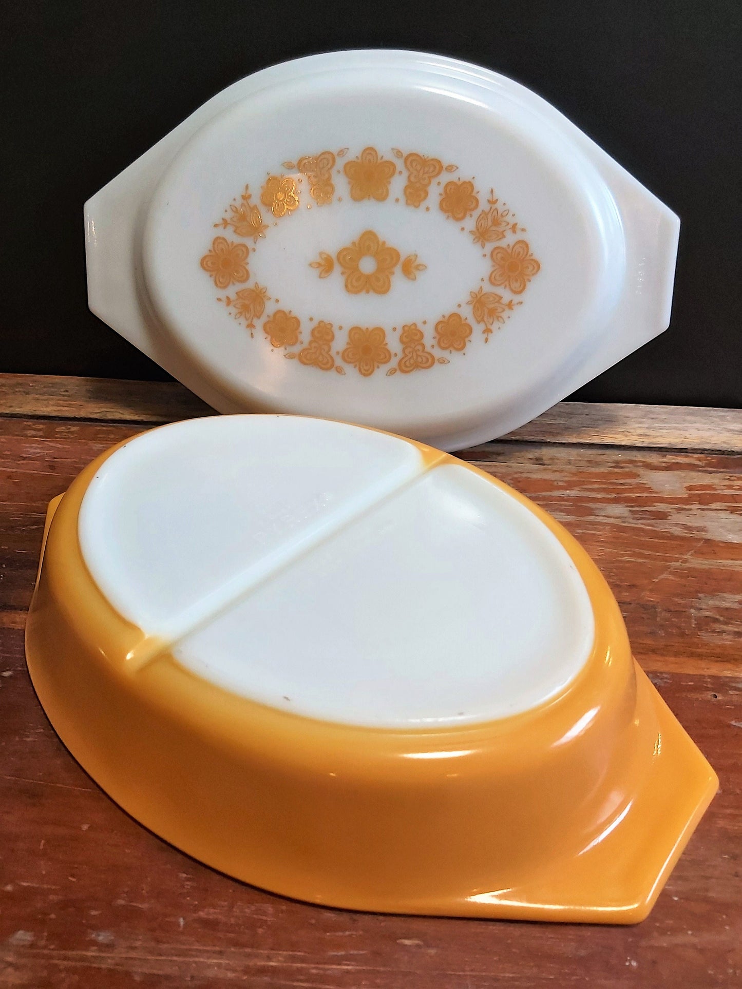 Vintage Pyrex "Gold butterfly" oval baking dish