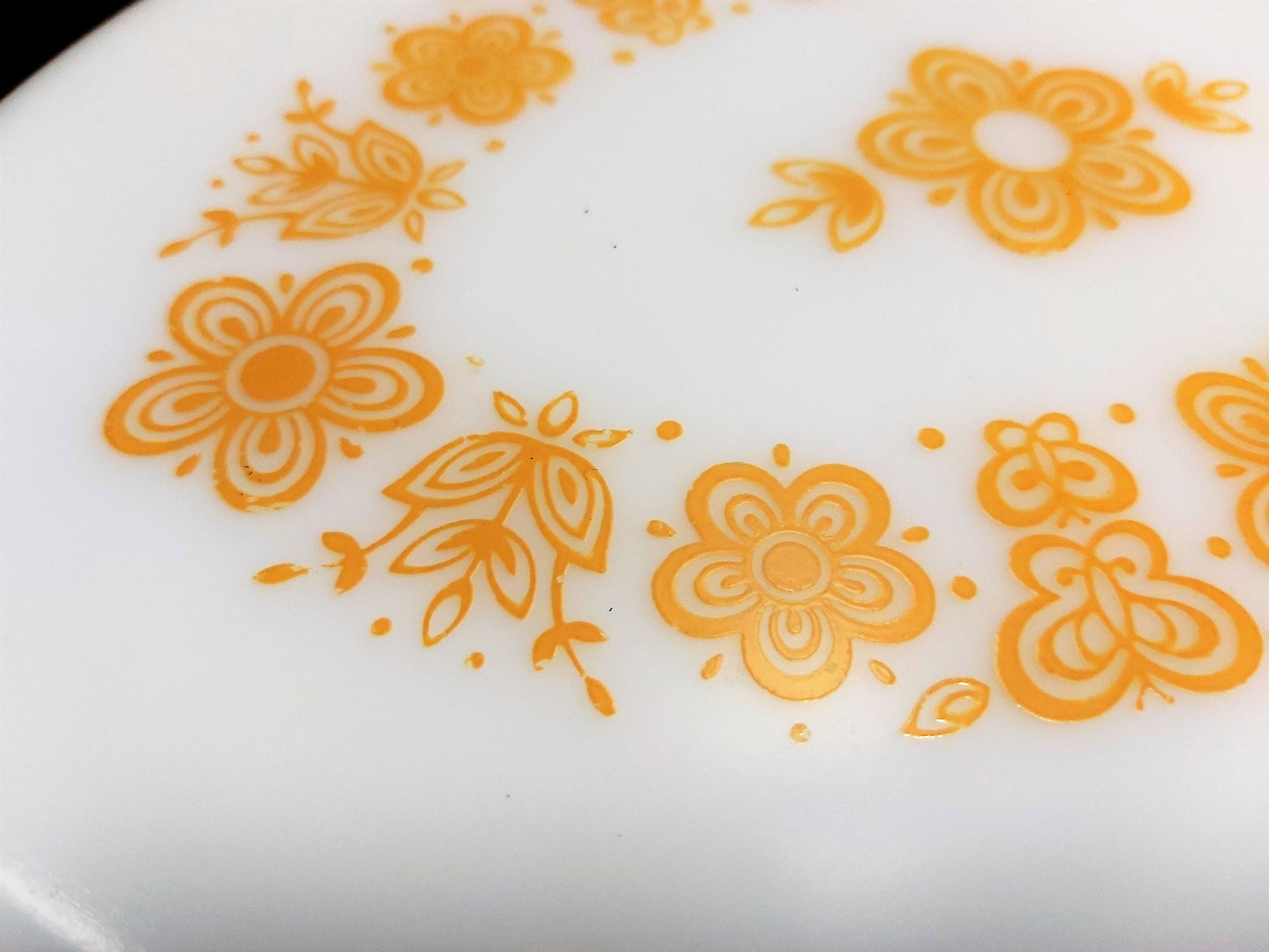 Vintage Pyrex "Gold butterfly" oval baking dish