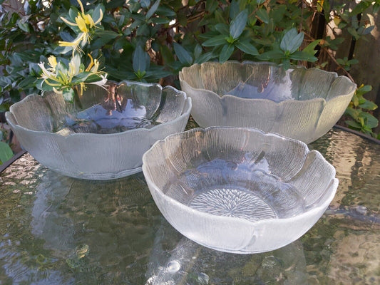 Arcoroc vintage set of 3 mixing and serving bowls