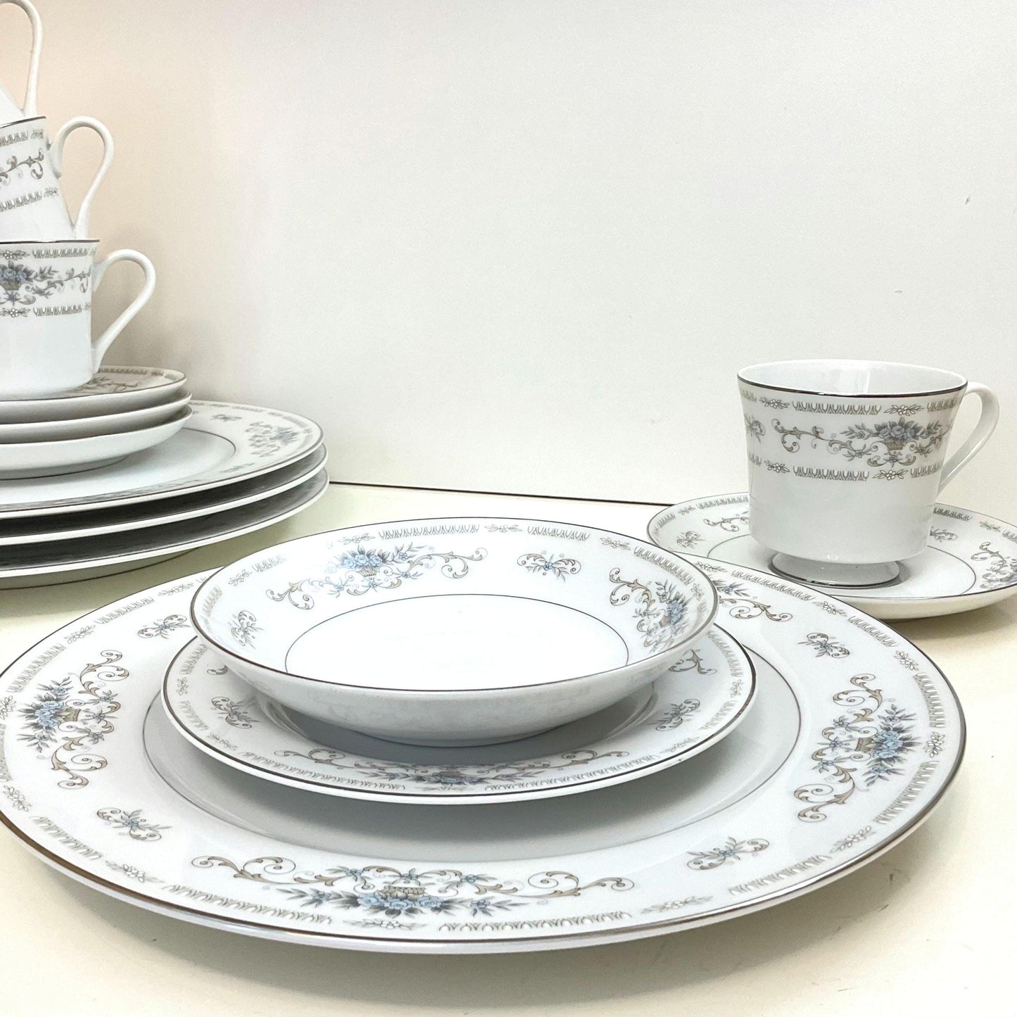 Dress your table! Set of Diane China Porcelain