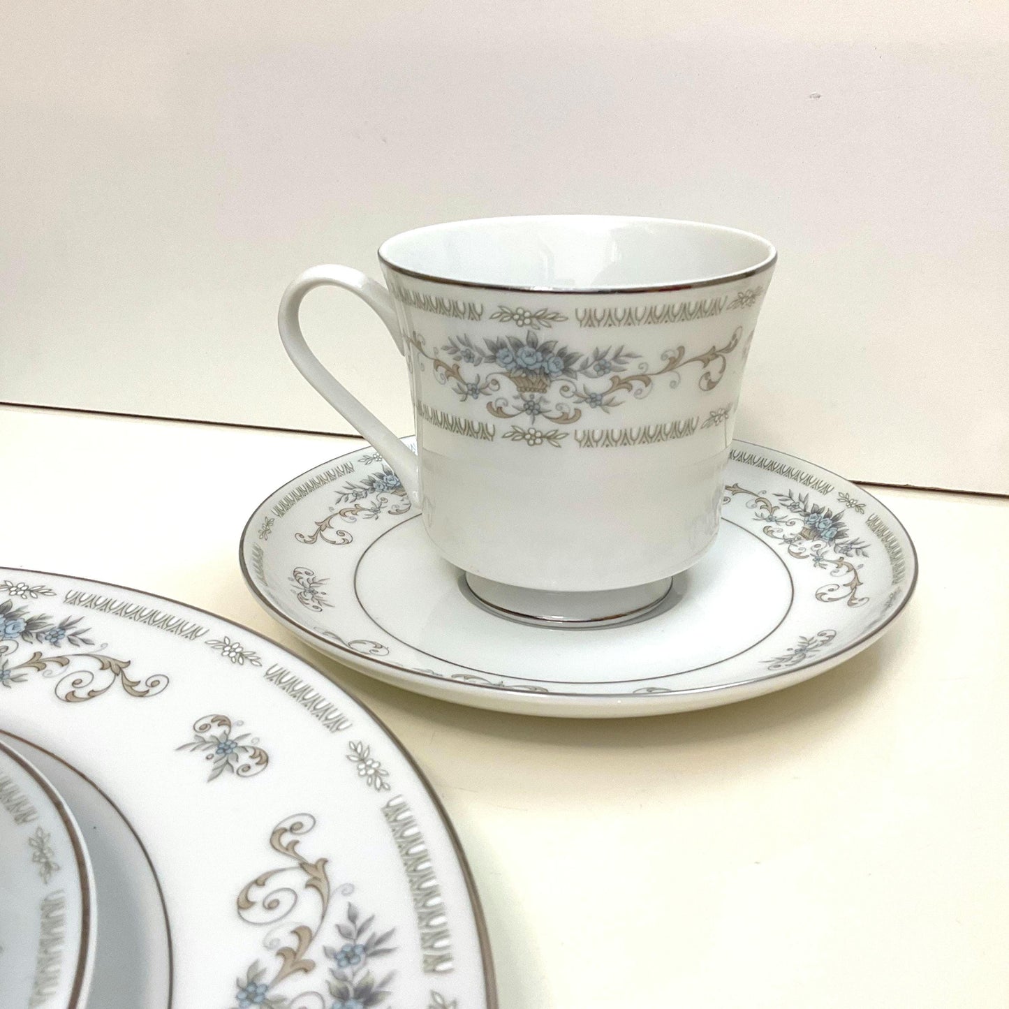 Dress your table! Set of Diane China Porcelain