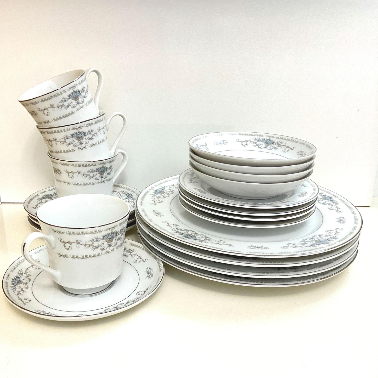 Dress your table! Set of Diane China Porcelain