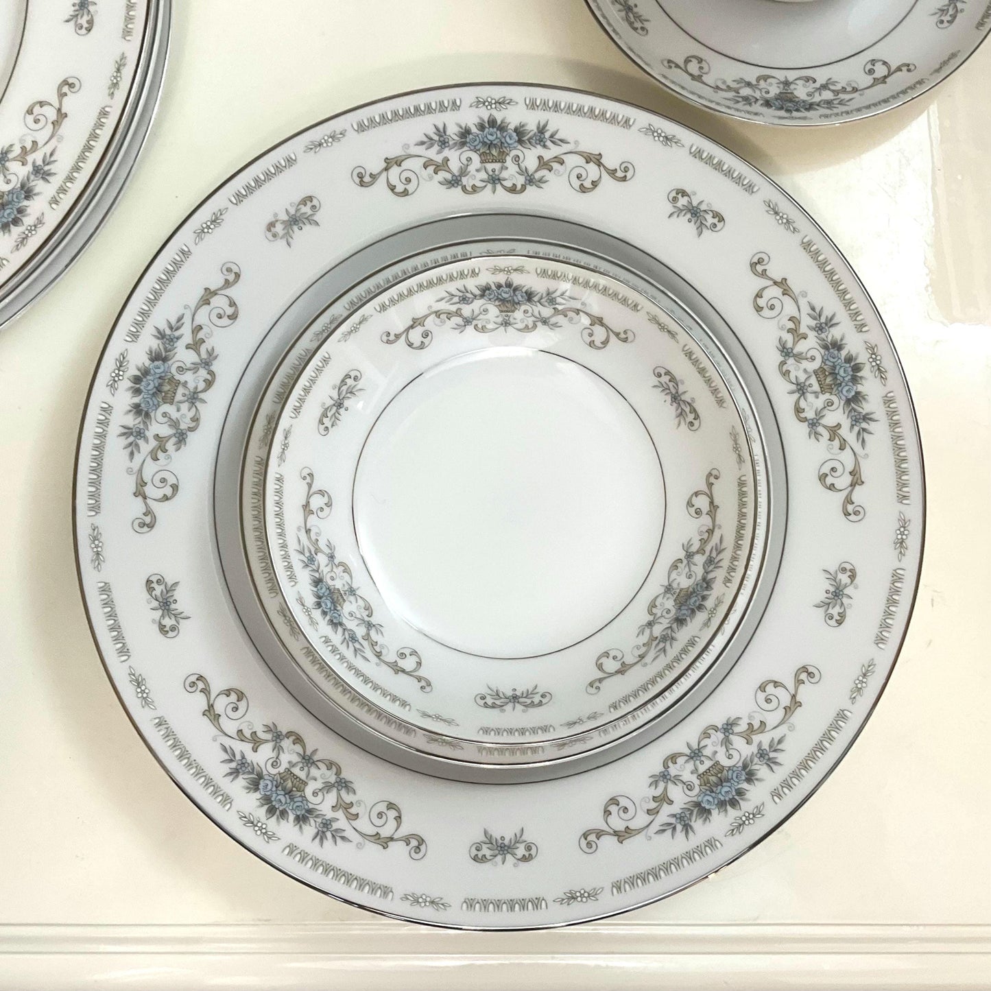 Dress your table! Set of Diane China Porcelain